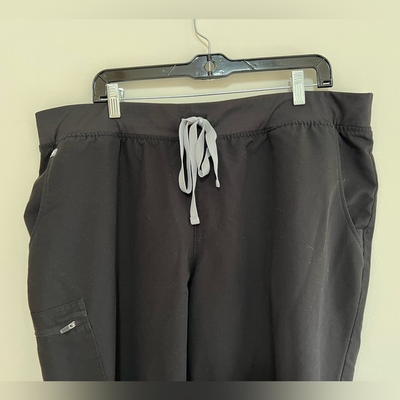 FIGS Zamora 2.0 Jogger Scrub Pants in Black, size 3XL/P - Picture 5 of 9